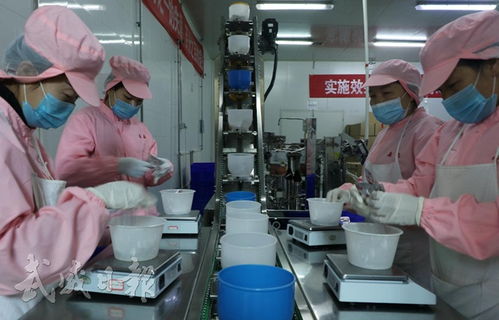 甘肅森泰食品員工分裝牛肉干 規范操作保障食品安全與品質